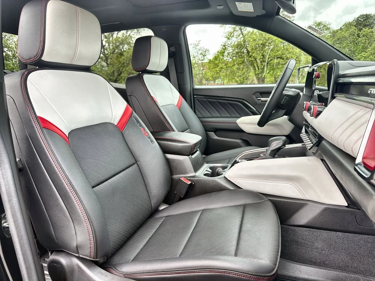 Used 2024 Onyx Black GMC AT4X image 23