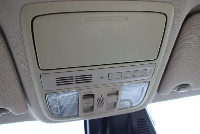 Used 2017 White Honda Touring image 13