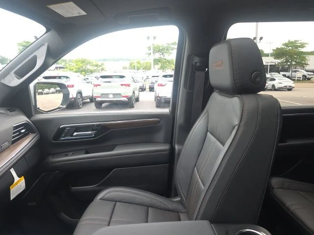 Used 2025 Gray Chevrolet High Country image 27