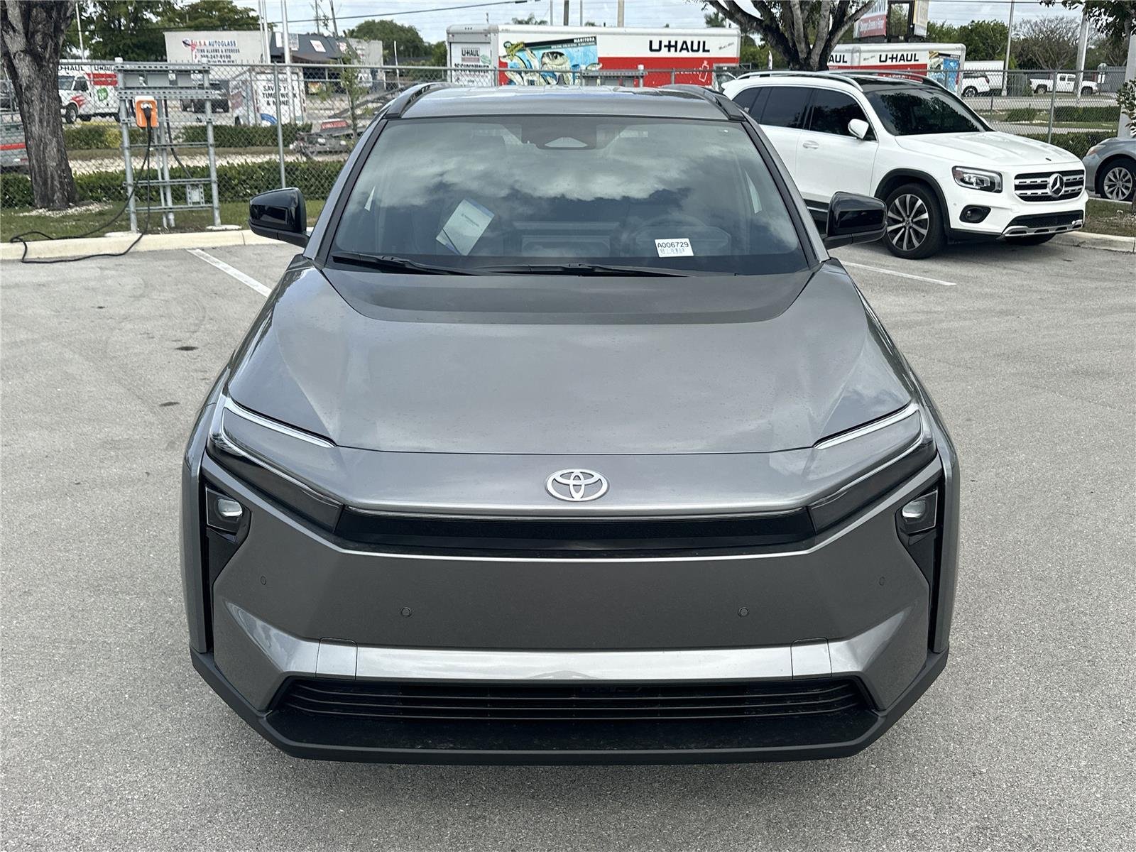 View vehicle photo 2