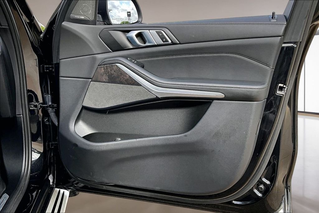 Used 2025 Black BMW sDrive40i image 19