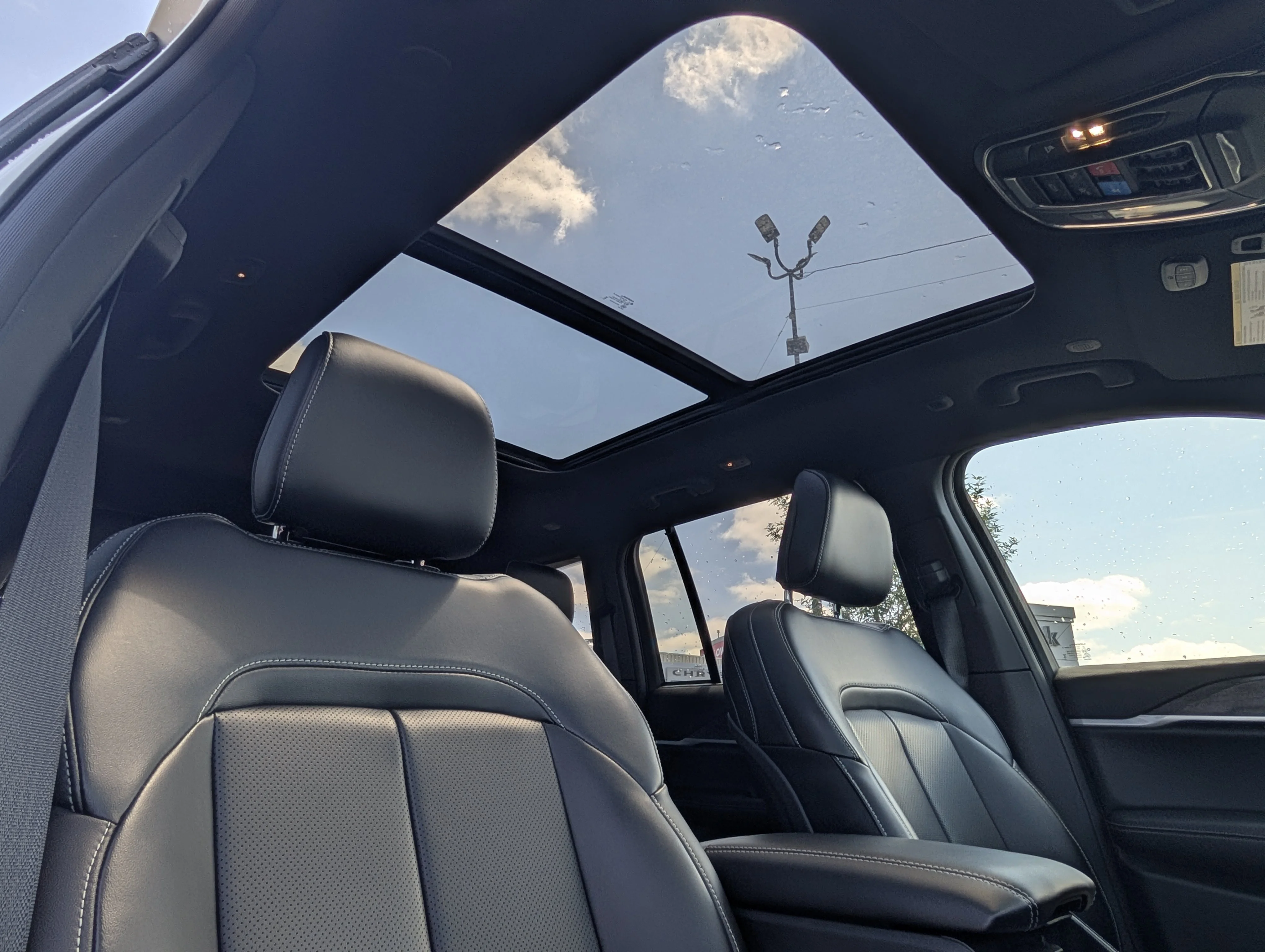 New 2025 Bright White Jeep Limited image 25