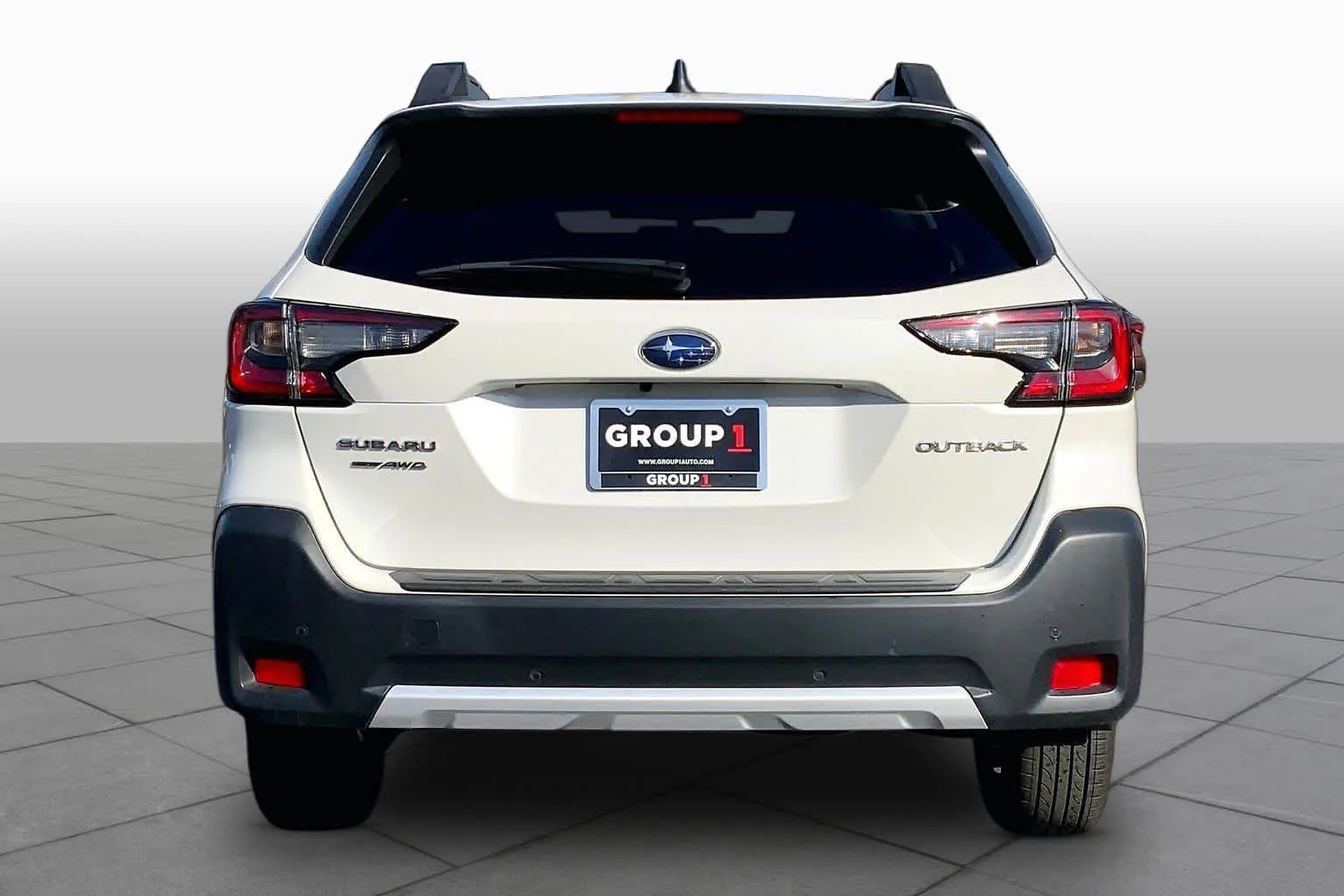 Used 2024 Crystal White Pearl Subaru Limited image 4