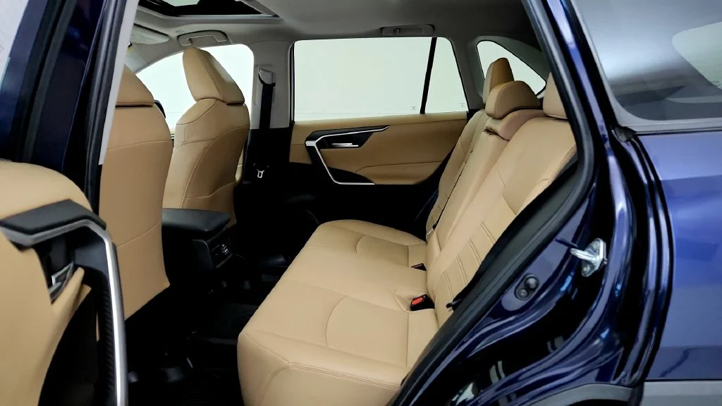 Used 2025 Blue Toyota XLE Premium image 21