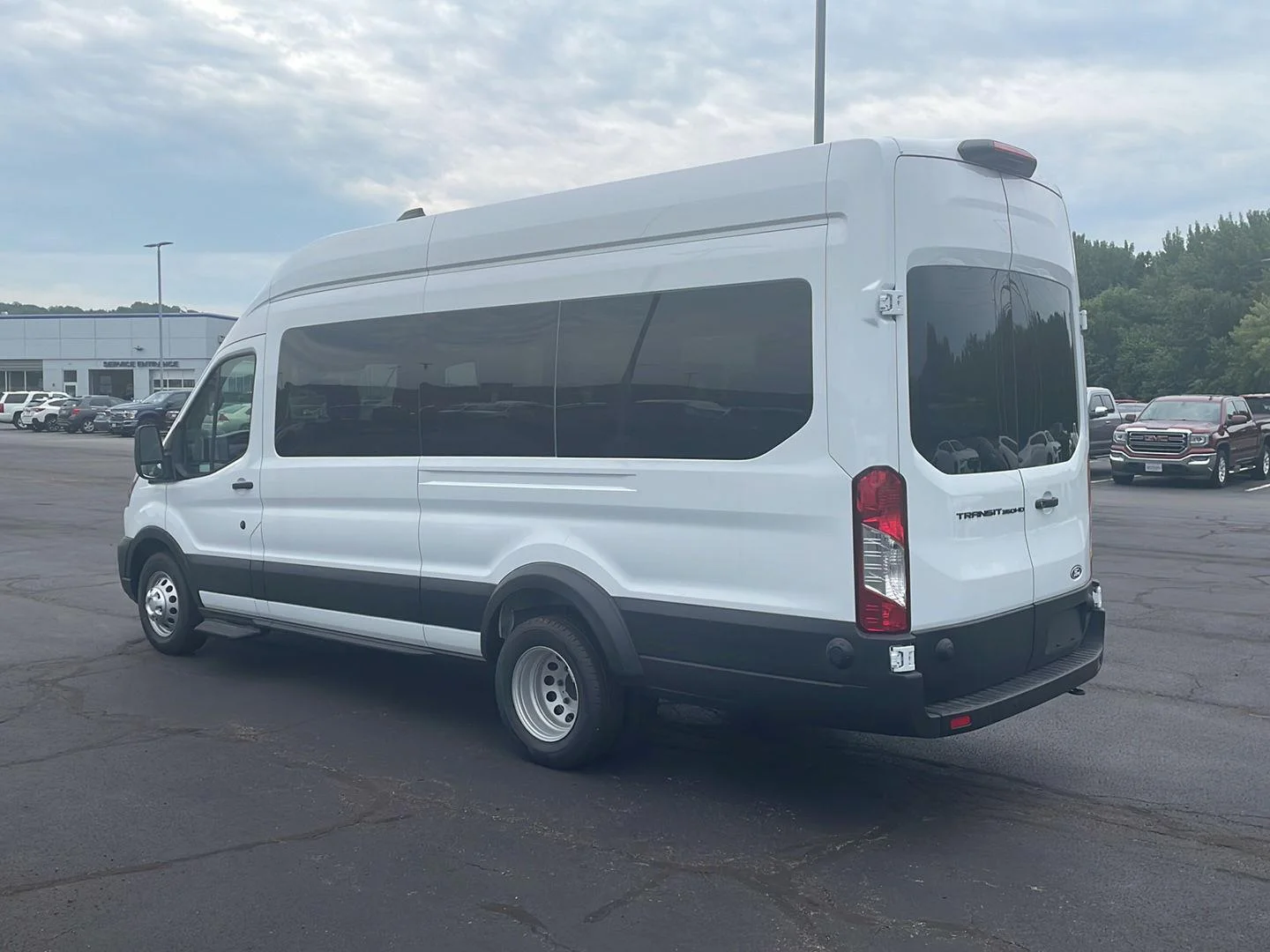 New 2026 Oxford White Ford XL image 3