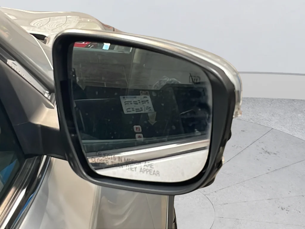 Used 2015 Silver Nissan SV image 42