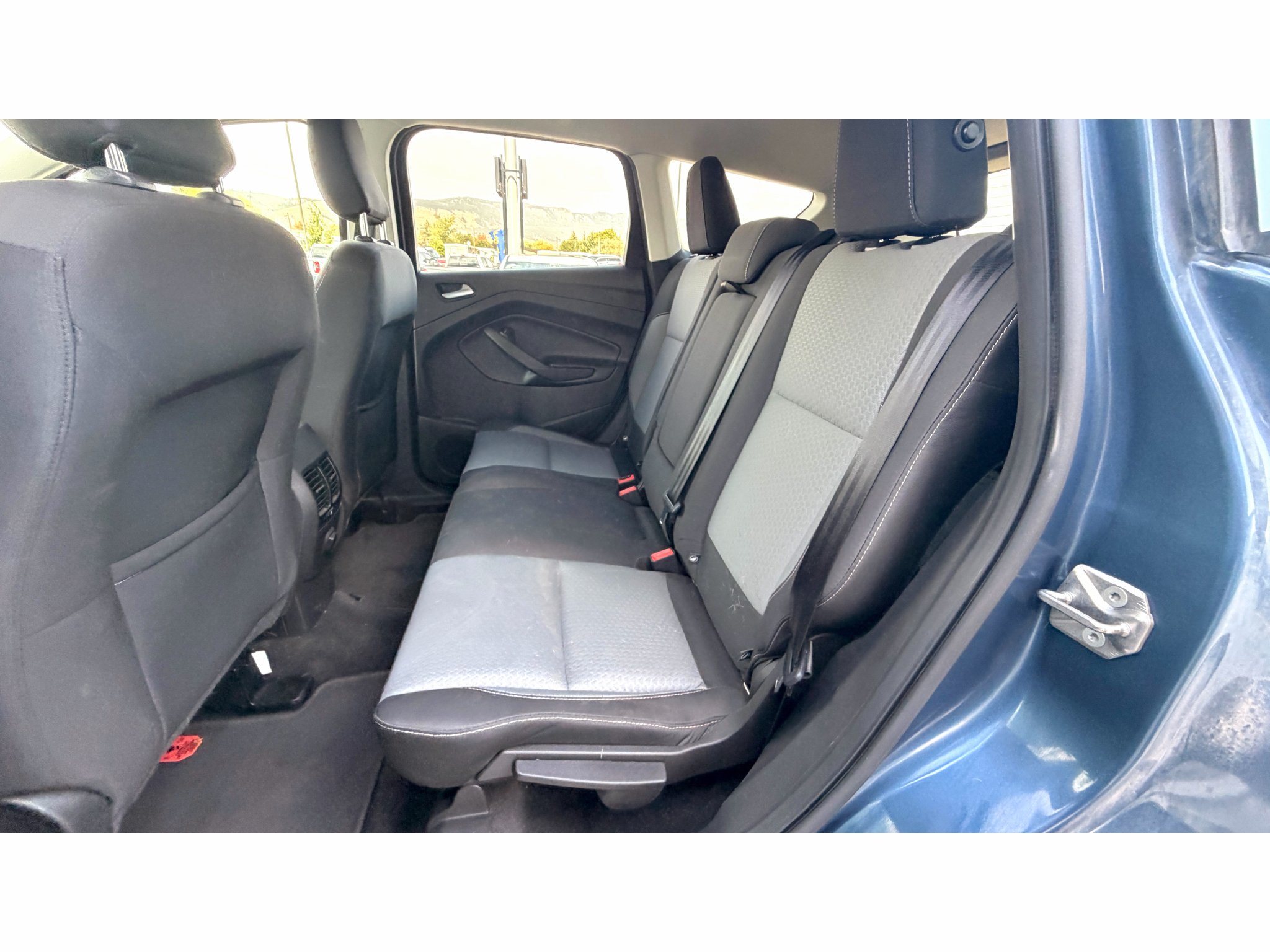 Used 2018 Blue Metallic Ford SE image 17