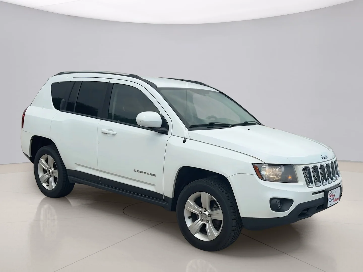 Used 2015 White Jeep LATITUDE image 7
