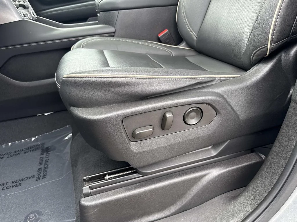Used 2023 Silver GMC SLT image 23