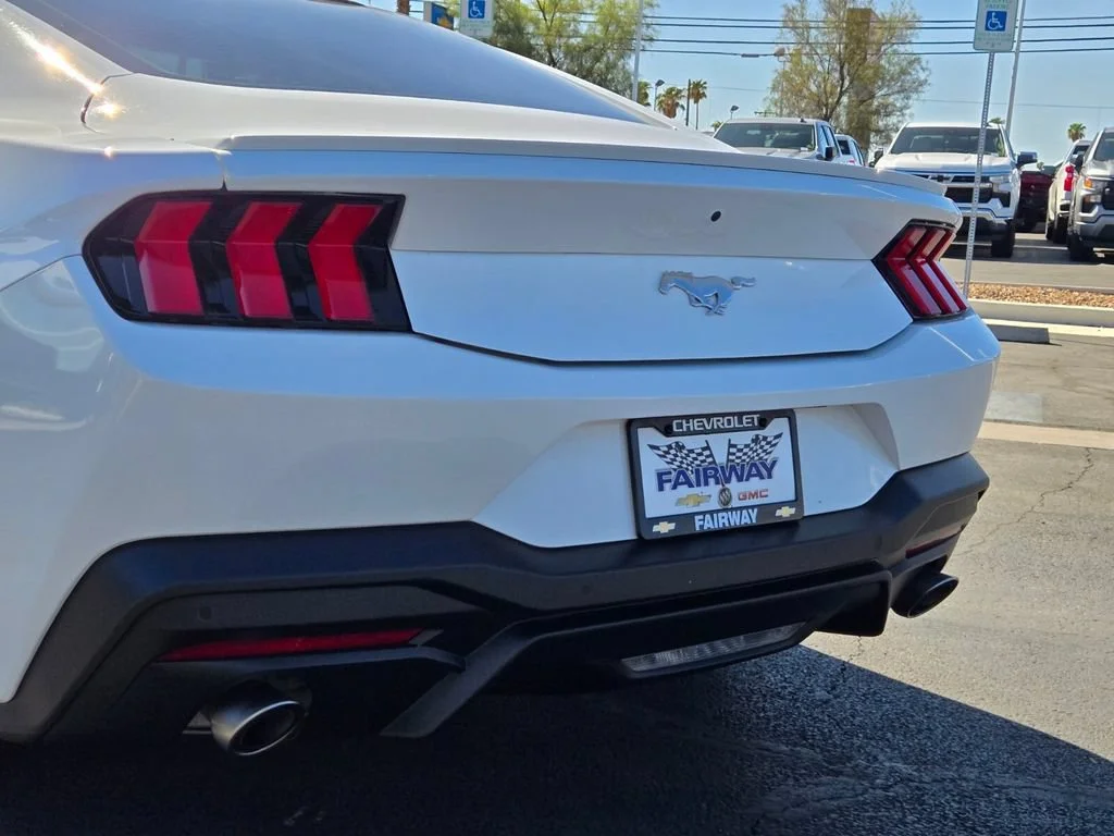 Used 2024 Oxford White Ford EcoBoost image 5
