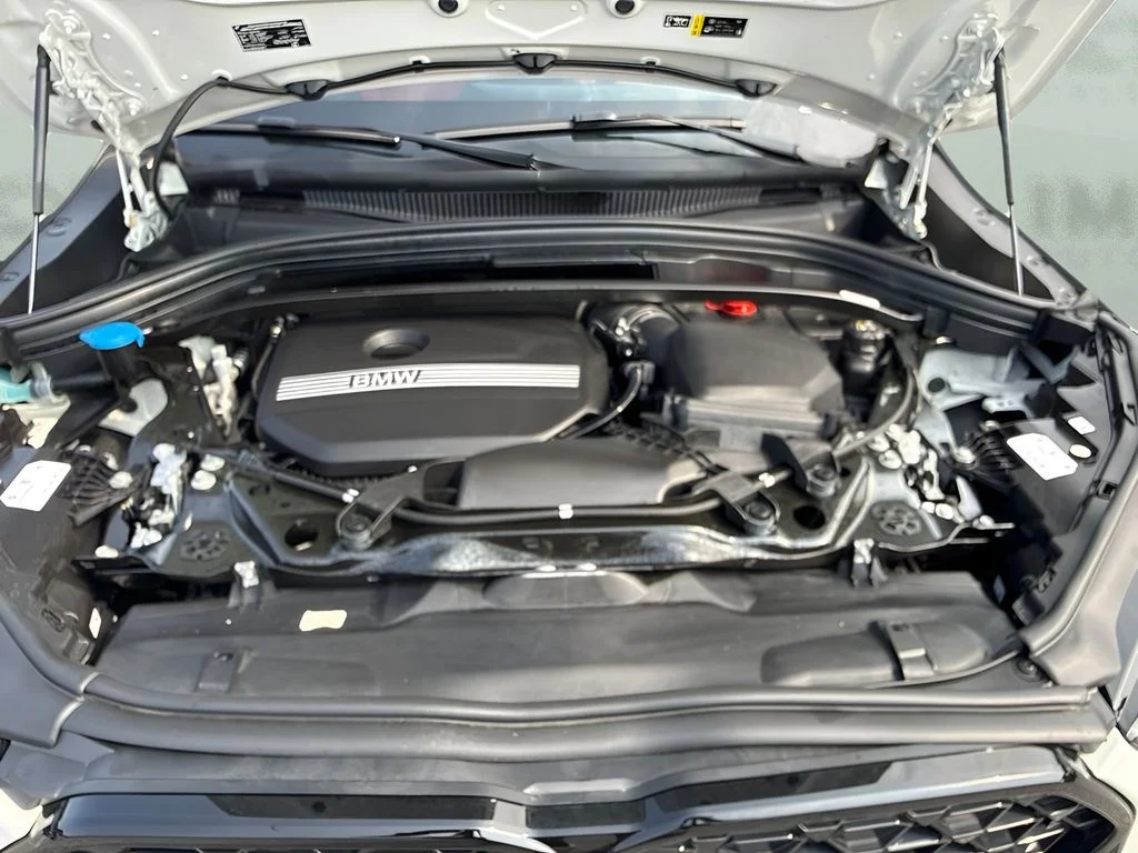 Used 2025 White BMW xDrive28i image 19