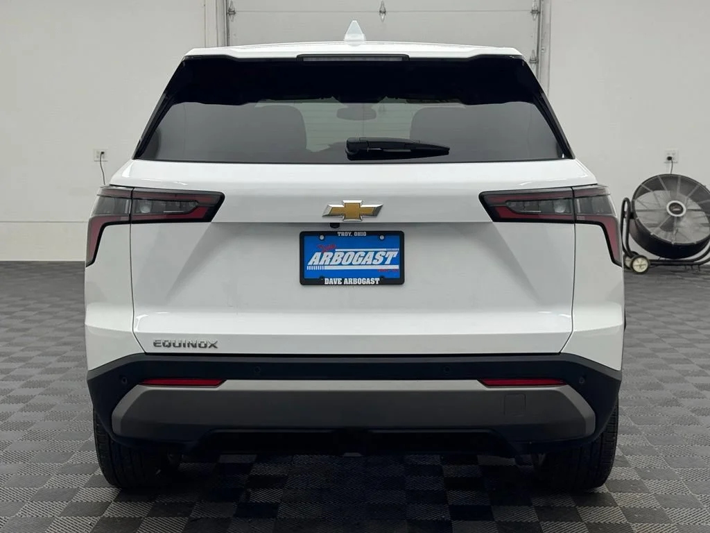 Used 2025 Summit White Chevrolet LT image 22