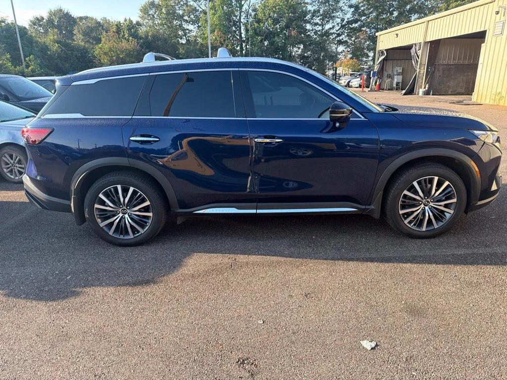 Certified Used 2023 Blue INFINITI Sensory image 6