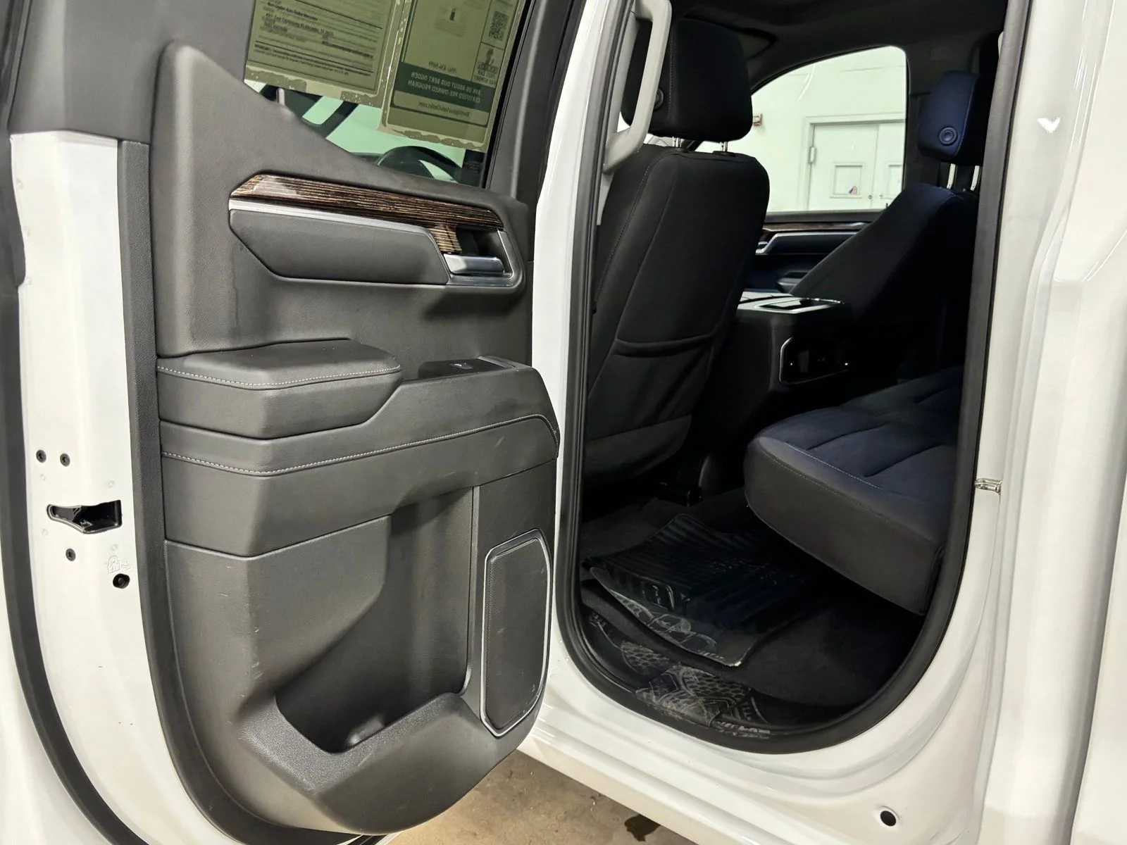 Used 2023 White GMC Elevation image 18