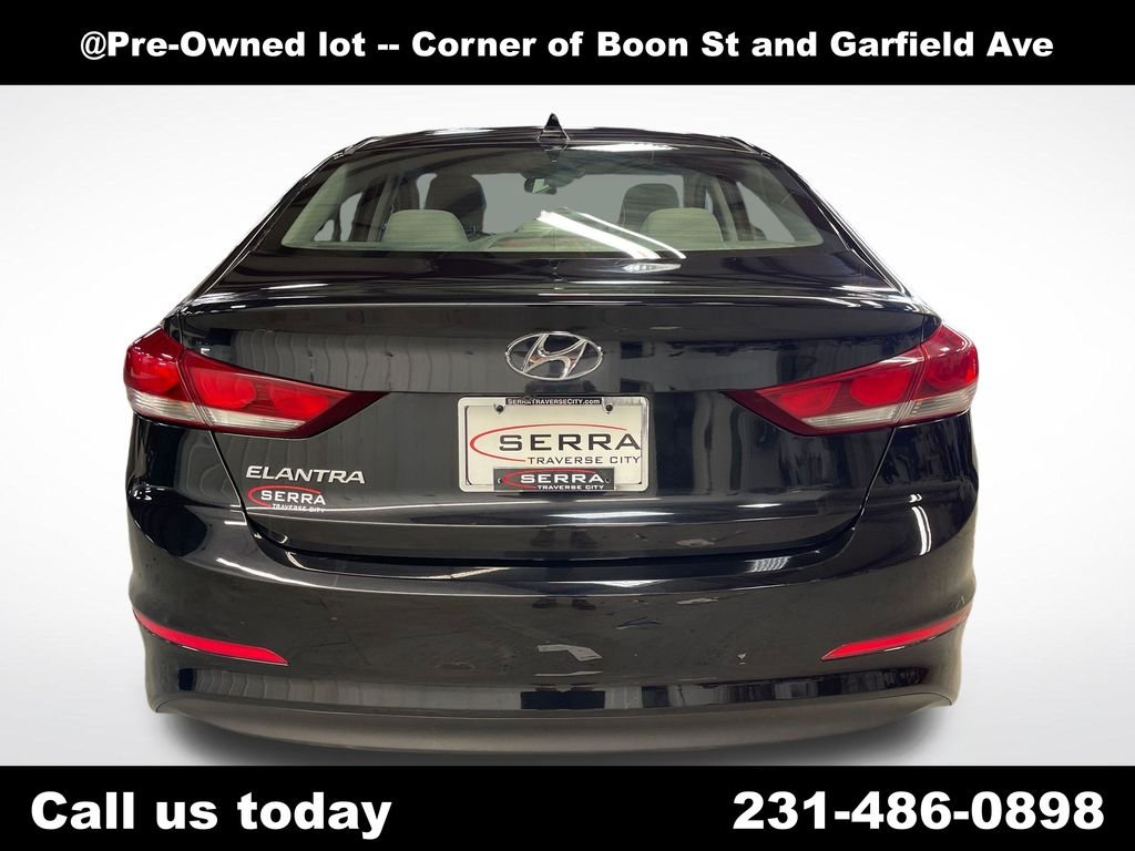 Used 2017 Black Hyundai SE image 4