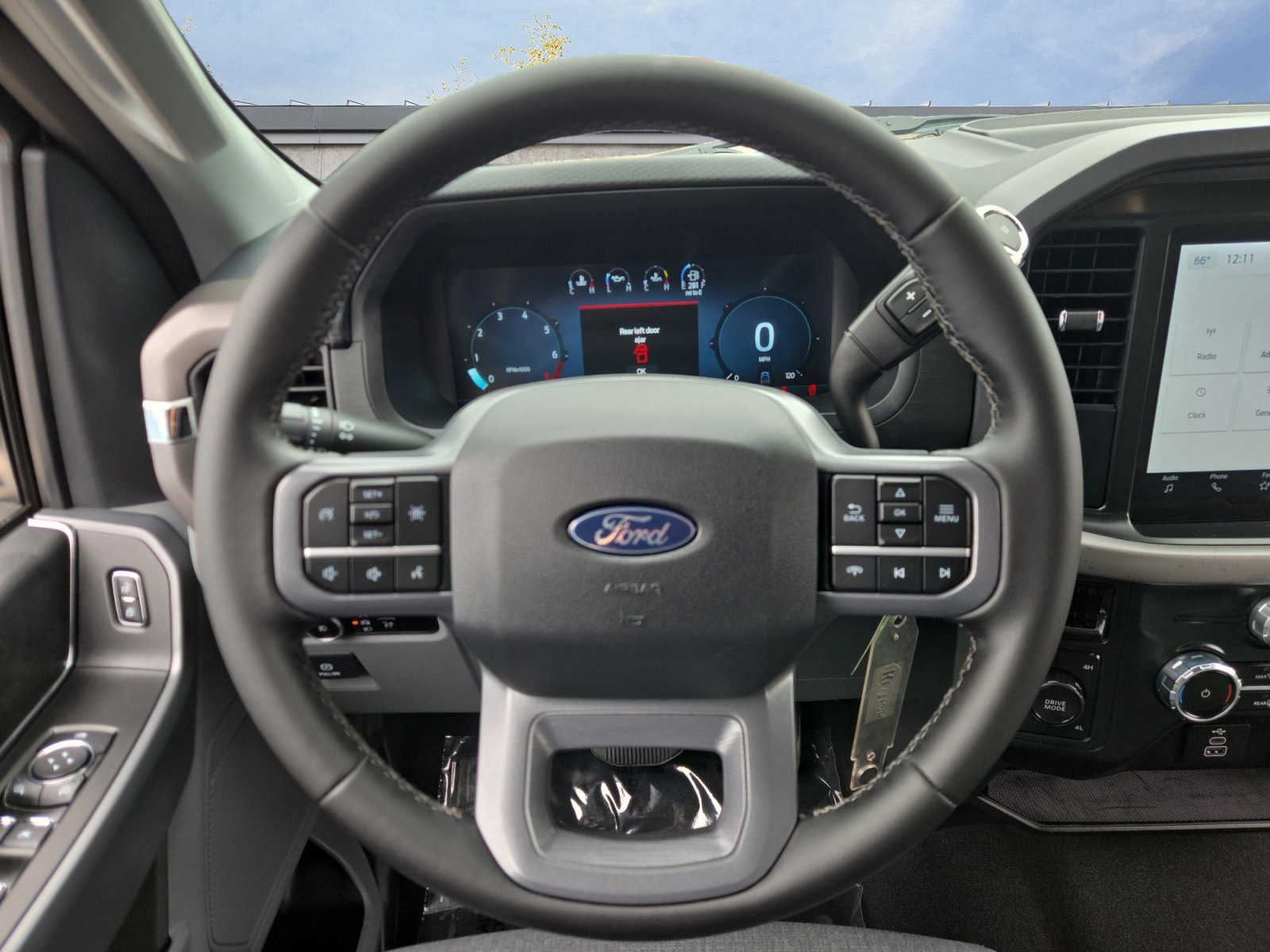 2025 Ford F-150 XLT - Photo 12