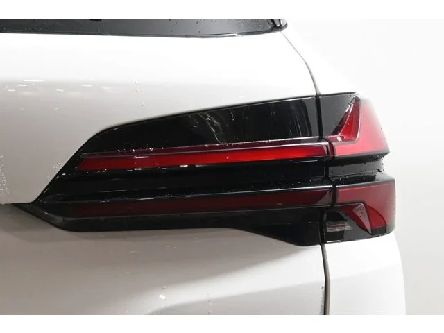 New 2026 Alpine White BMW xDrive40i image 13