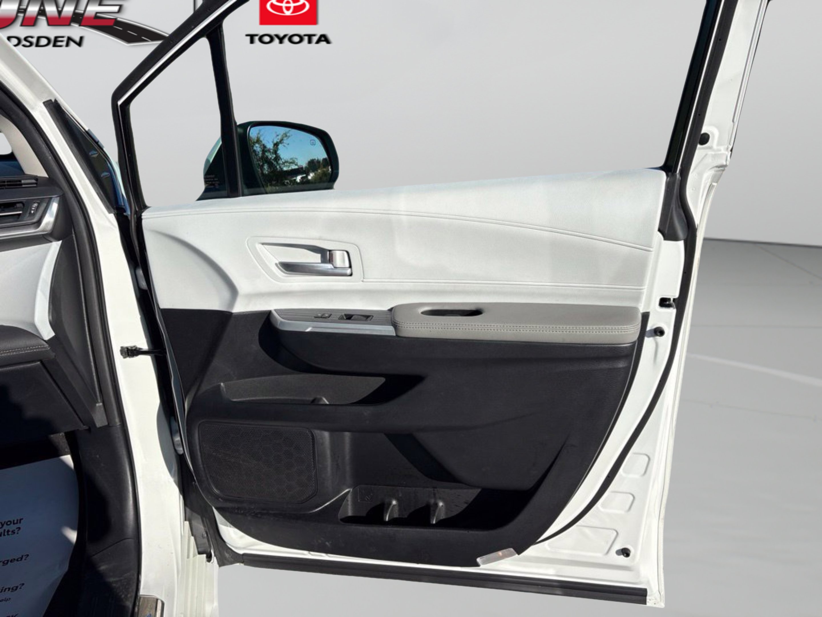 Used 2025 Pearl Toyota XLE image 25