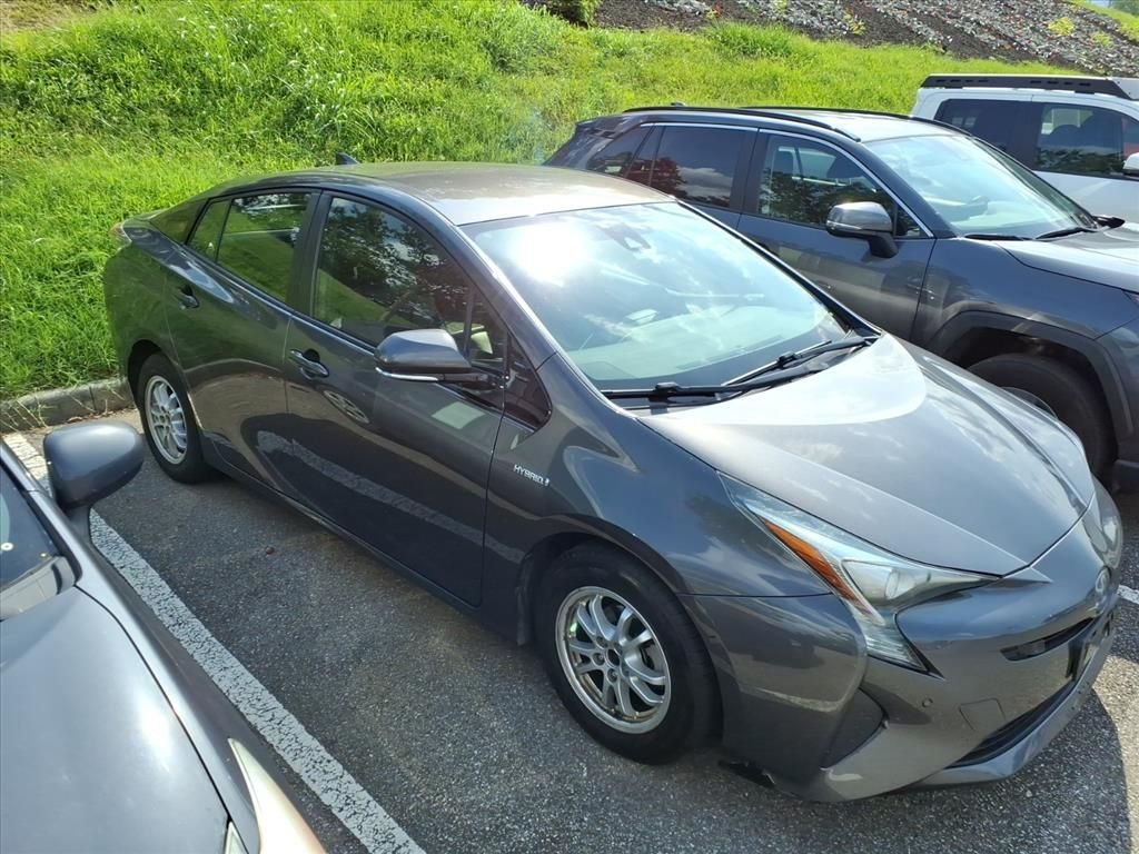 Used 2018 Gray Toyota Two image 5