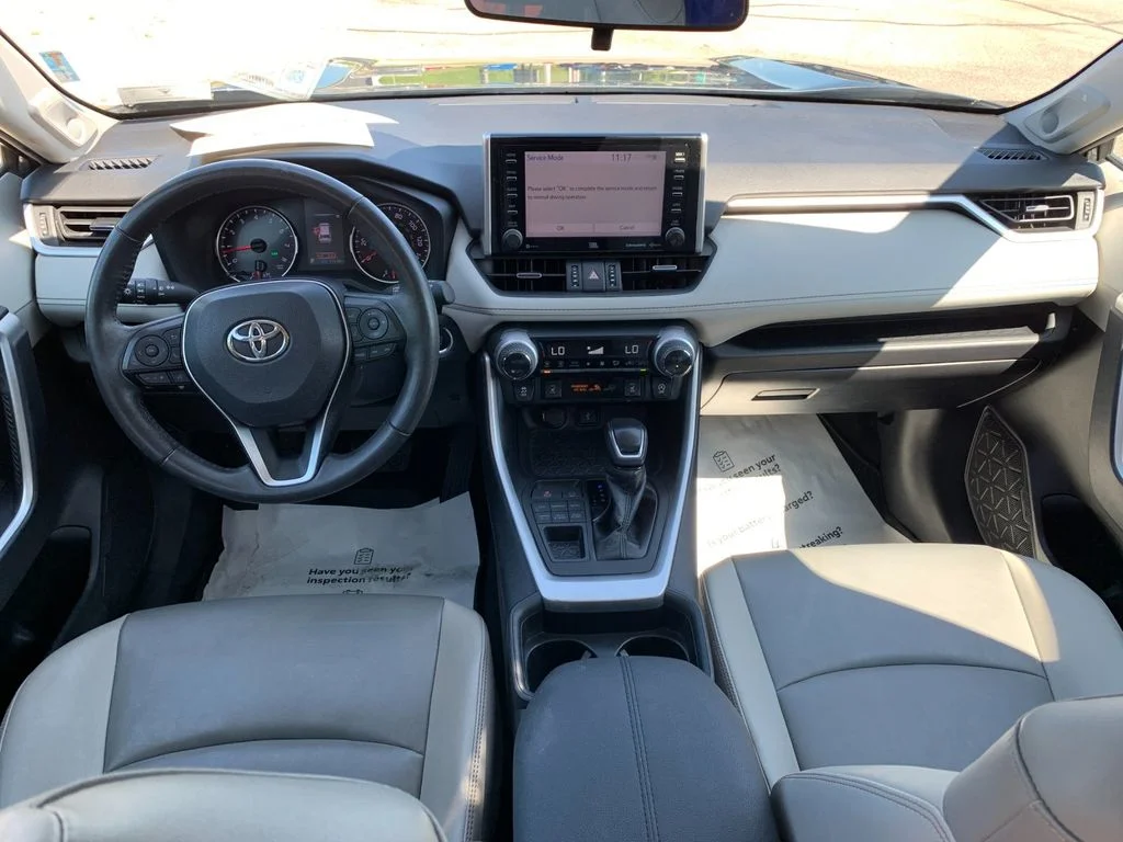 Used 2021 Gray Toyota XLE Premium image 16