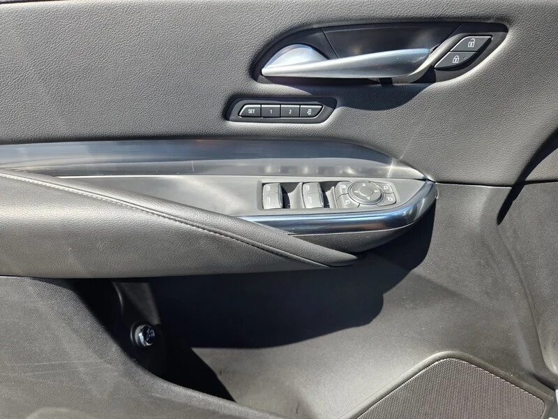 Used 2025 Silver Metallic CADILLAC PREMIUM LUXURY image 34