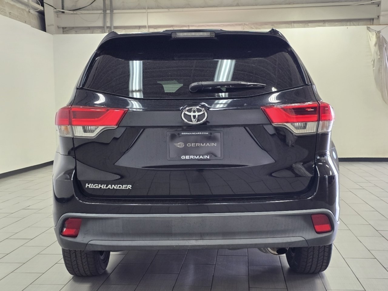 2019 Toyota Highlander LE - Photo 12