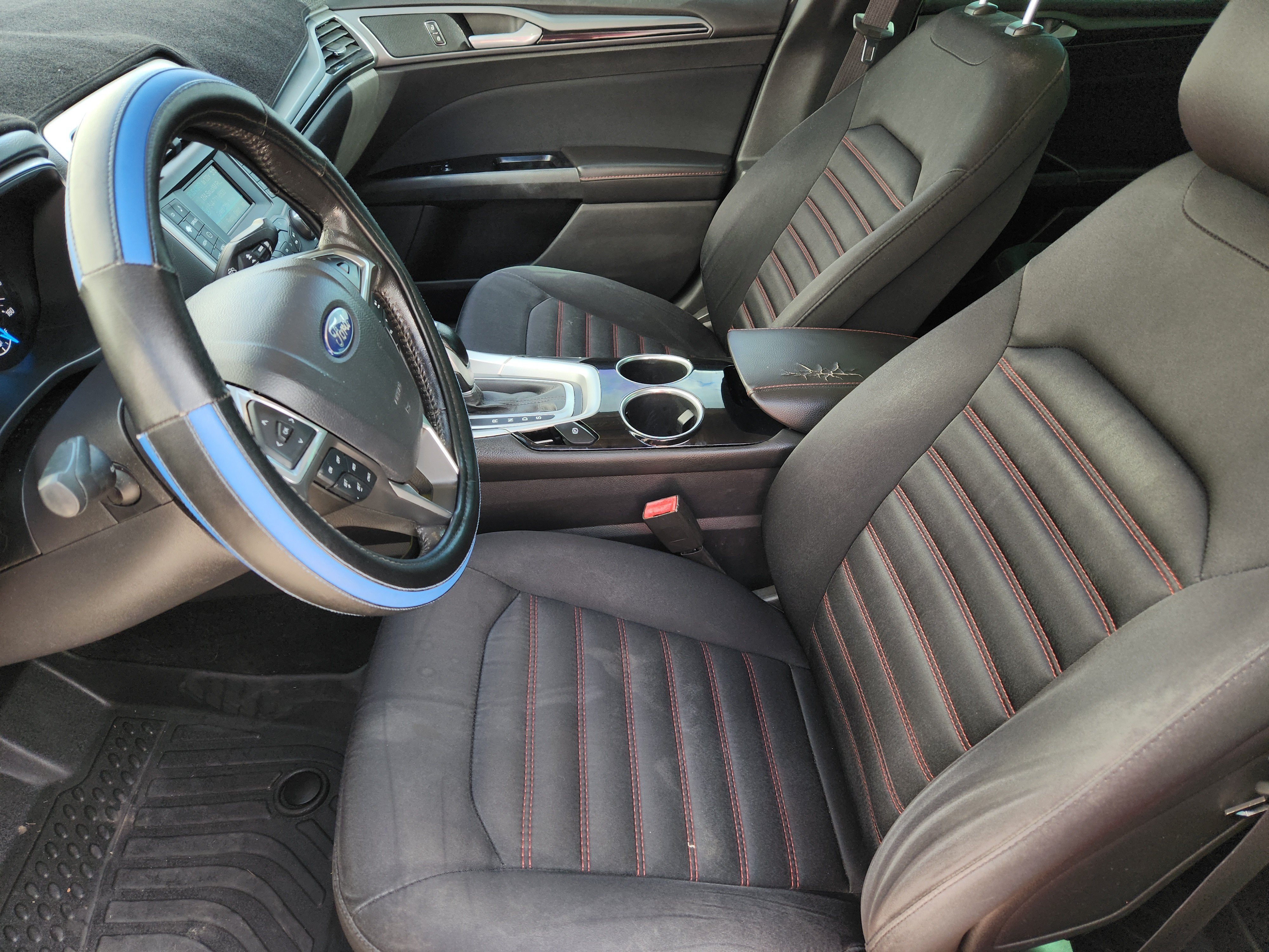 Used 2013 Tuxedo Black Metallic Ford SE image 13