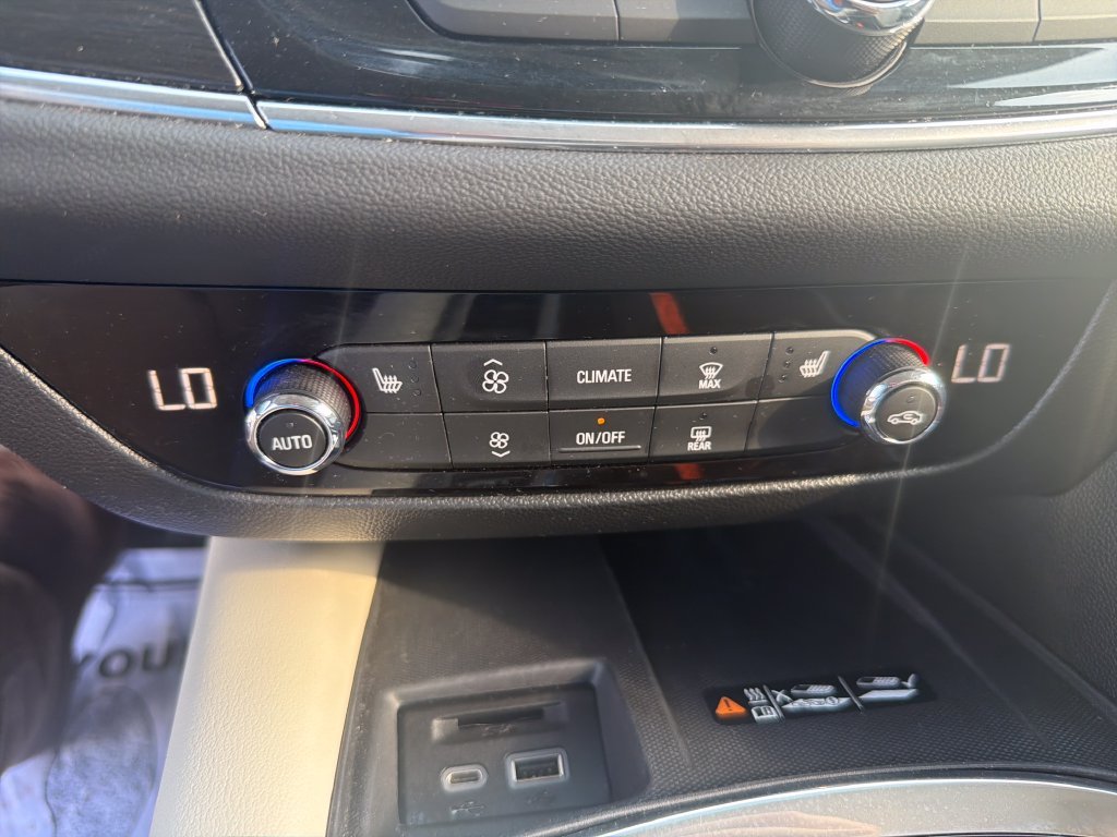 Used 2023 Red Buick Essence image 11