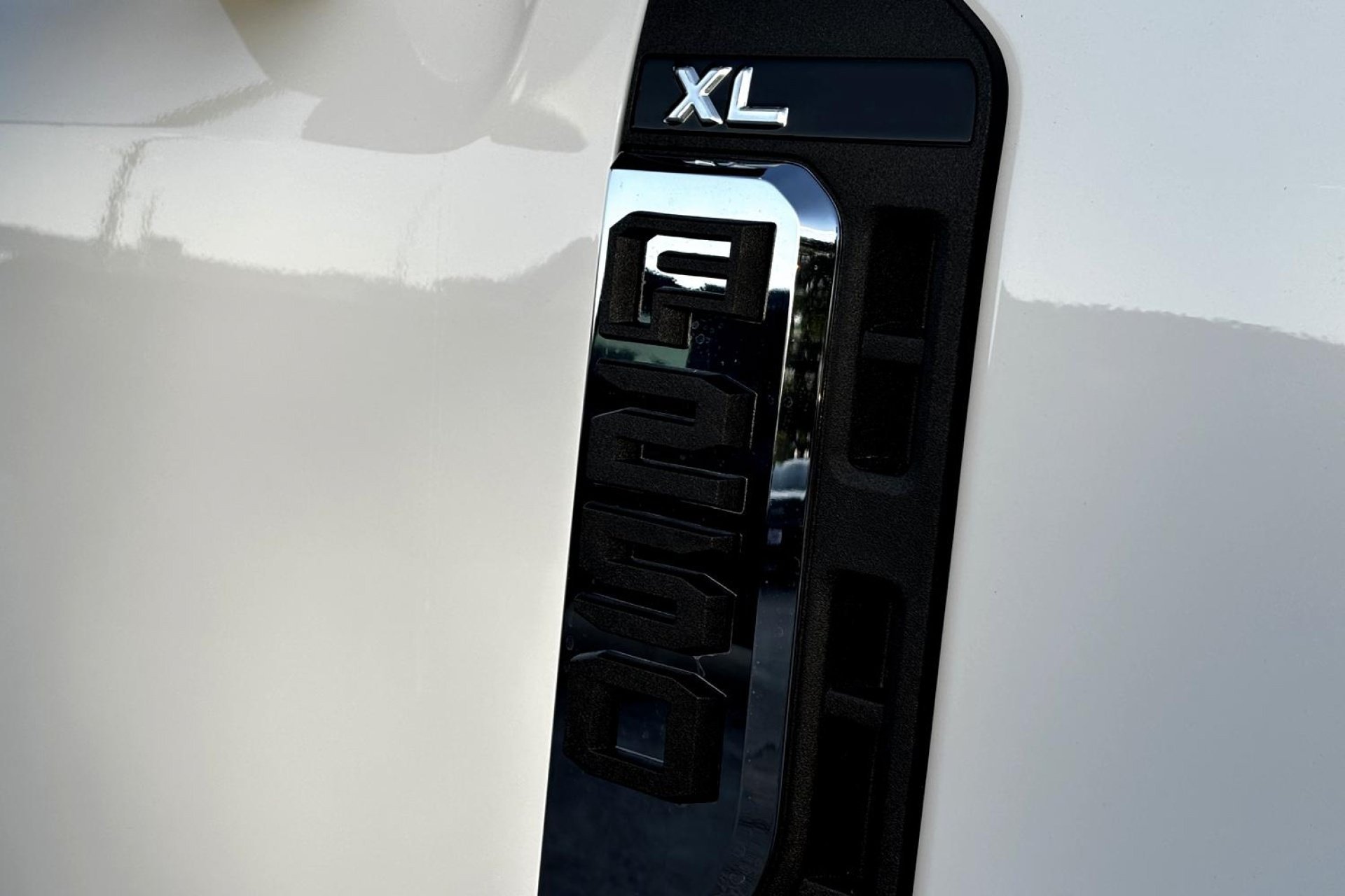 New 2025 Oxford White Ford XL image 5