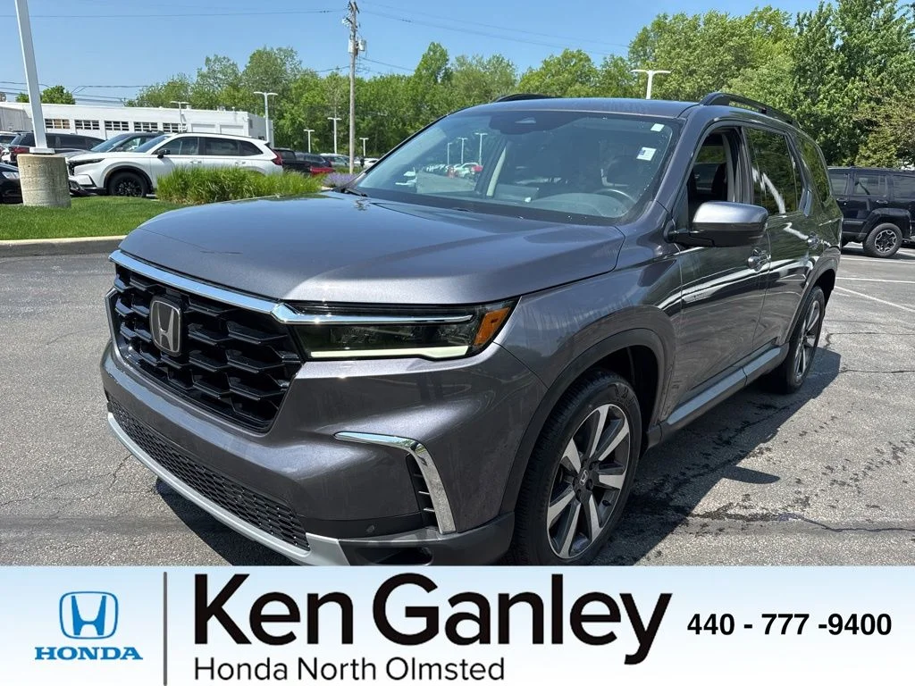 2025 Honda Pilot Touring AWD's photo