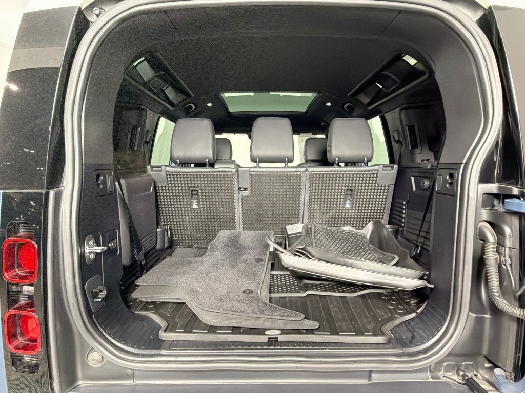 Used 2021 Blue Land Rover SE image 27