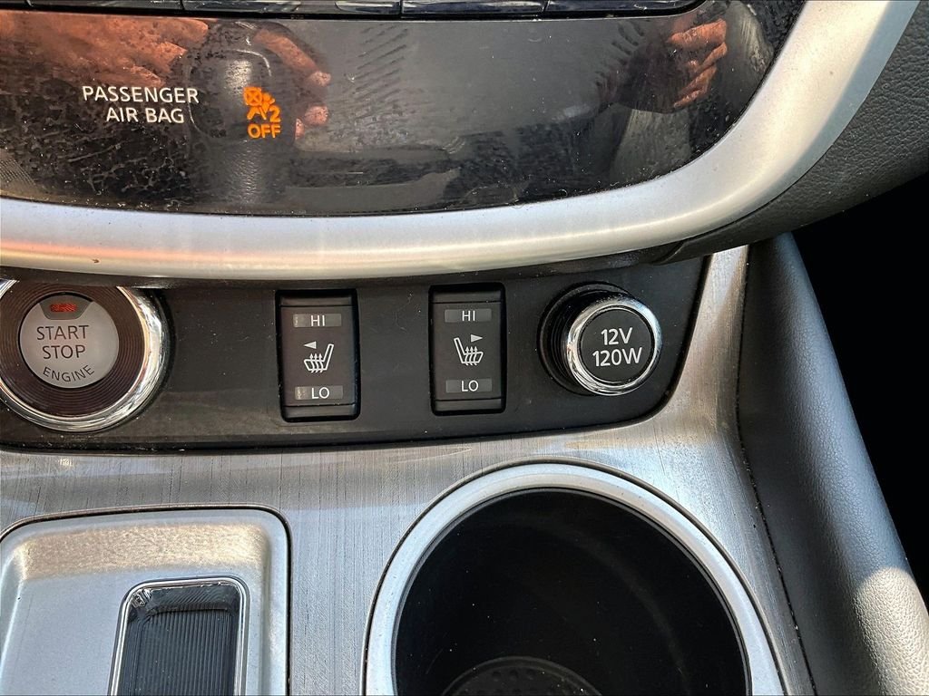 Used 2017 Silver Nissan SL image 26