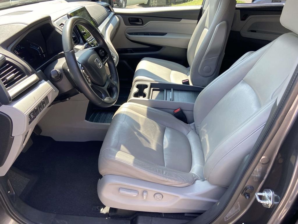 Used 2018  Honda Touring image 19