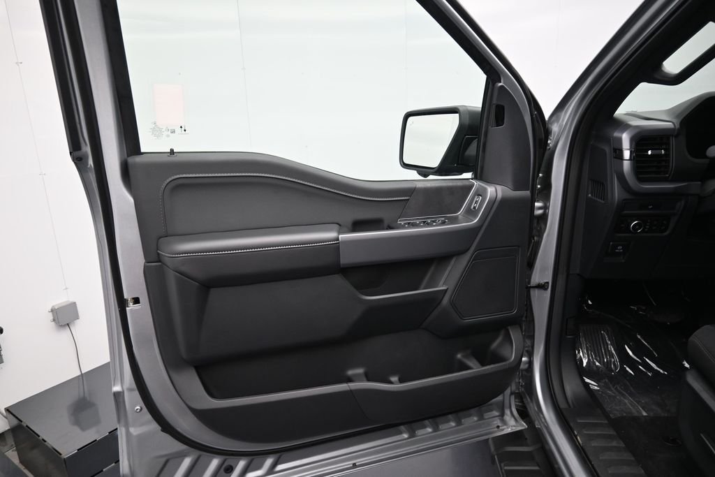 New 2026 Iconic Silver Metallic Ford XLT image 9