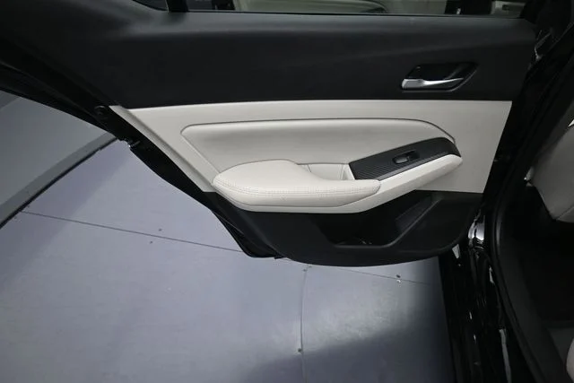 Used 2020 Black Nissan 2.5 S image 10