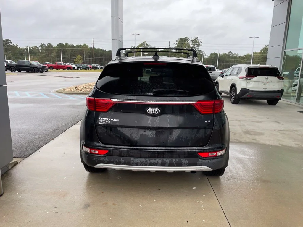 Used 2018 Red Kia EX image 4