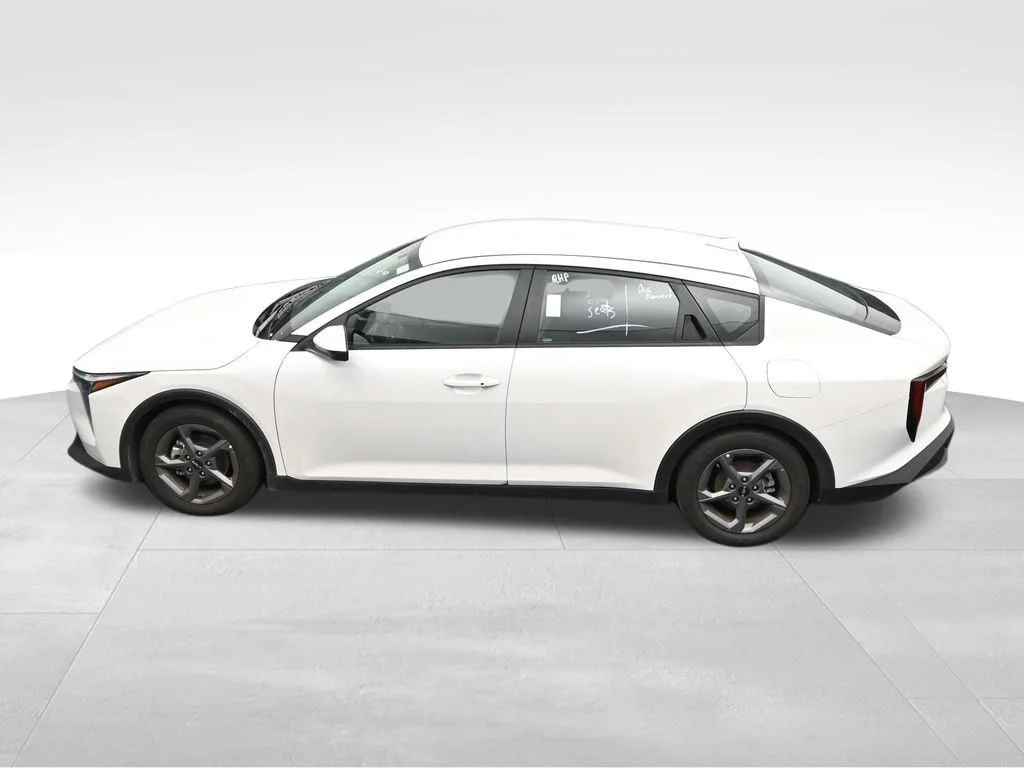 2025 Kia K4 LXS - Photo 29