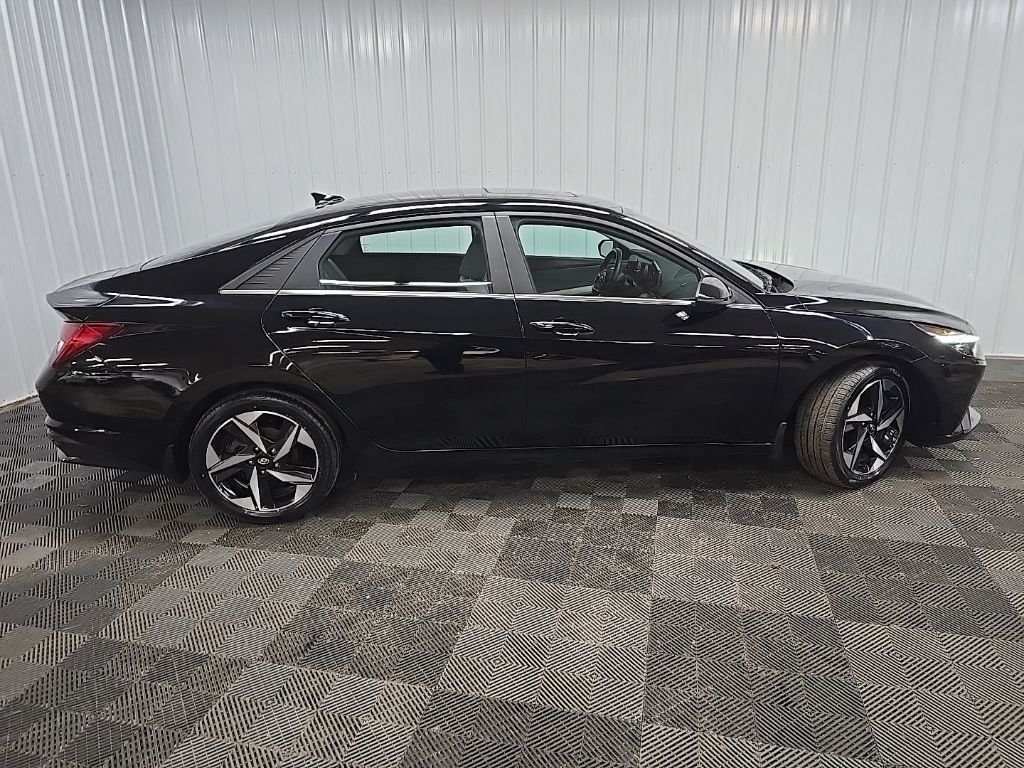 Used 2023 Black Hyundai Limited image 2
