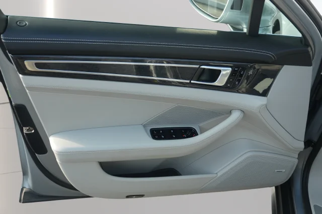Used 2020 Silver Porsche 4 image 11
