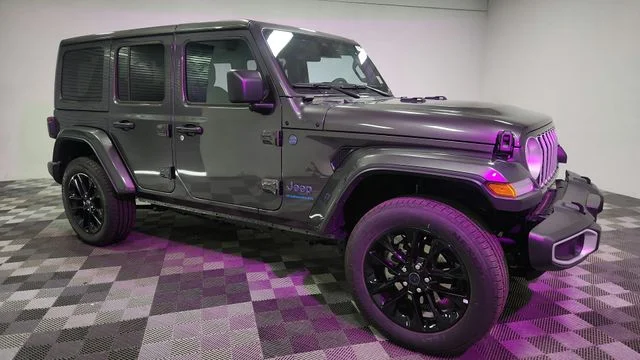 Used 2025 Gray Jeep Sahara 4xe image 8
