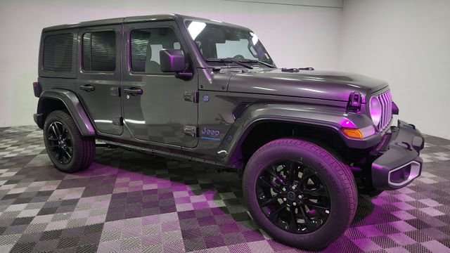Used 2025 Gray Jeep Sahara 4xe image 8