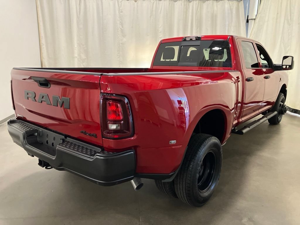 New 2026 Molten Red Pearl-Coat Exterior Paint RAM Tradesman image 28