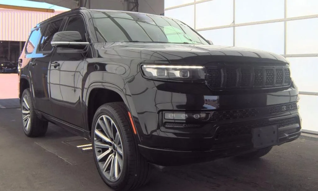 Used 2022 Black Jeep Series II image 3