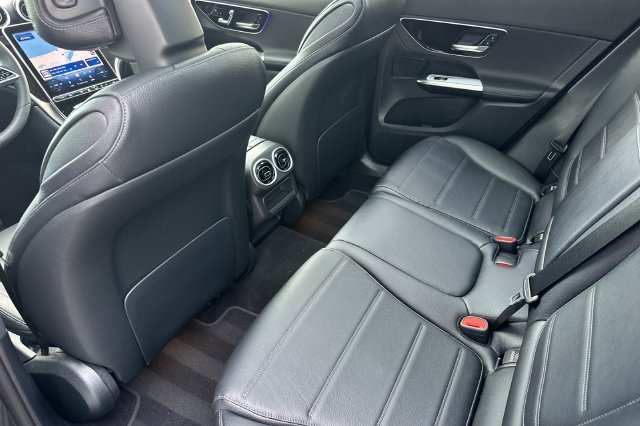 Used 2025  Mercedes-Benz GLC 300 image 11