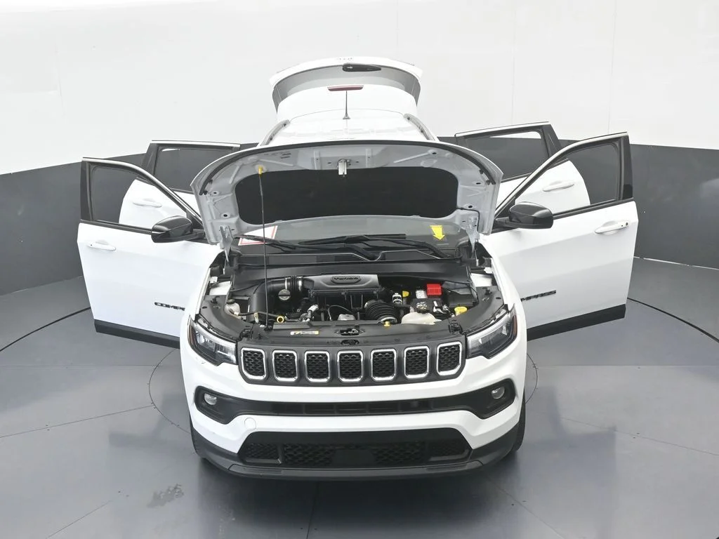 Used 2023 Bright White Clearcoat Jeep Latitude image 34