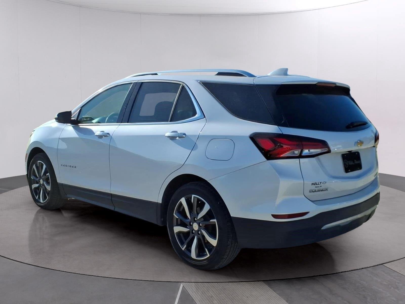 Used 2024 Iridescent Pearl Tricoat Chevrolet Premier image 3