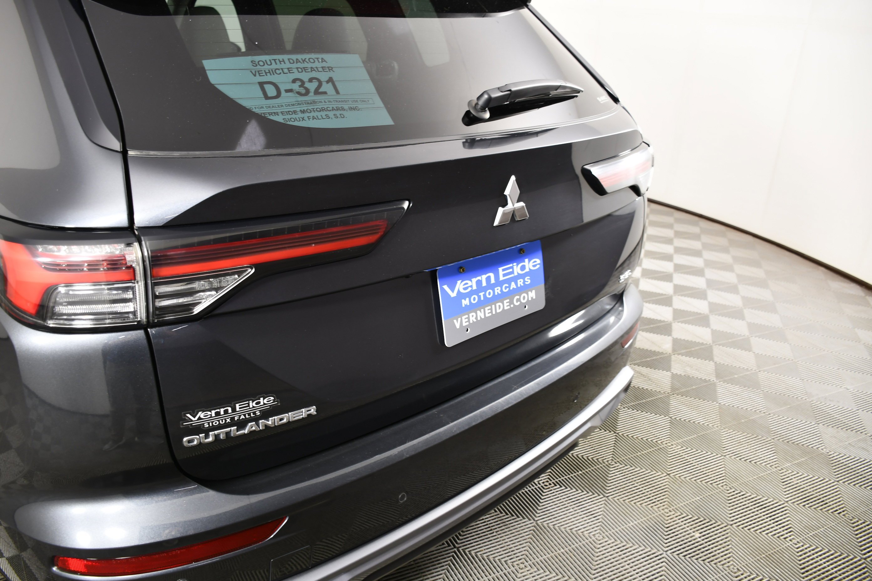 Certified Used 2025 Gray Mitsubishi SEL image 15