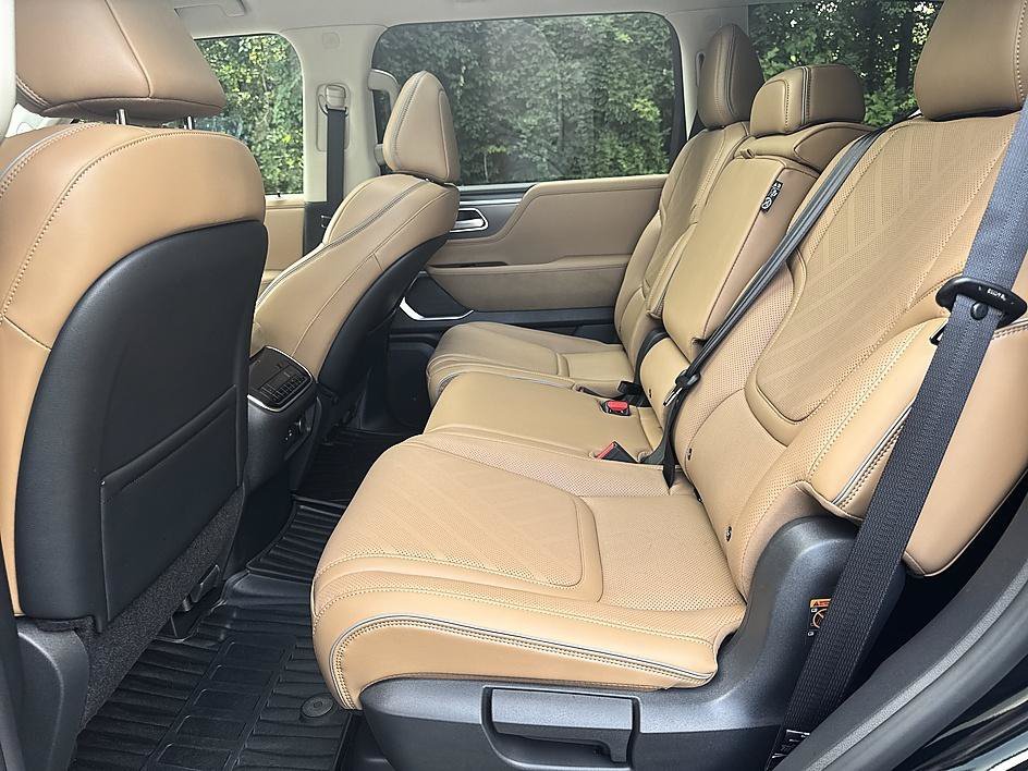 New 2027 Black Obsidian INFINITI LUXE image 13
