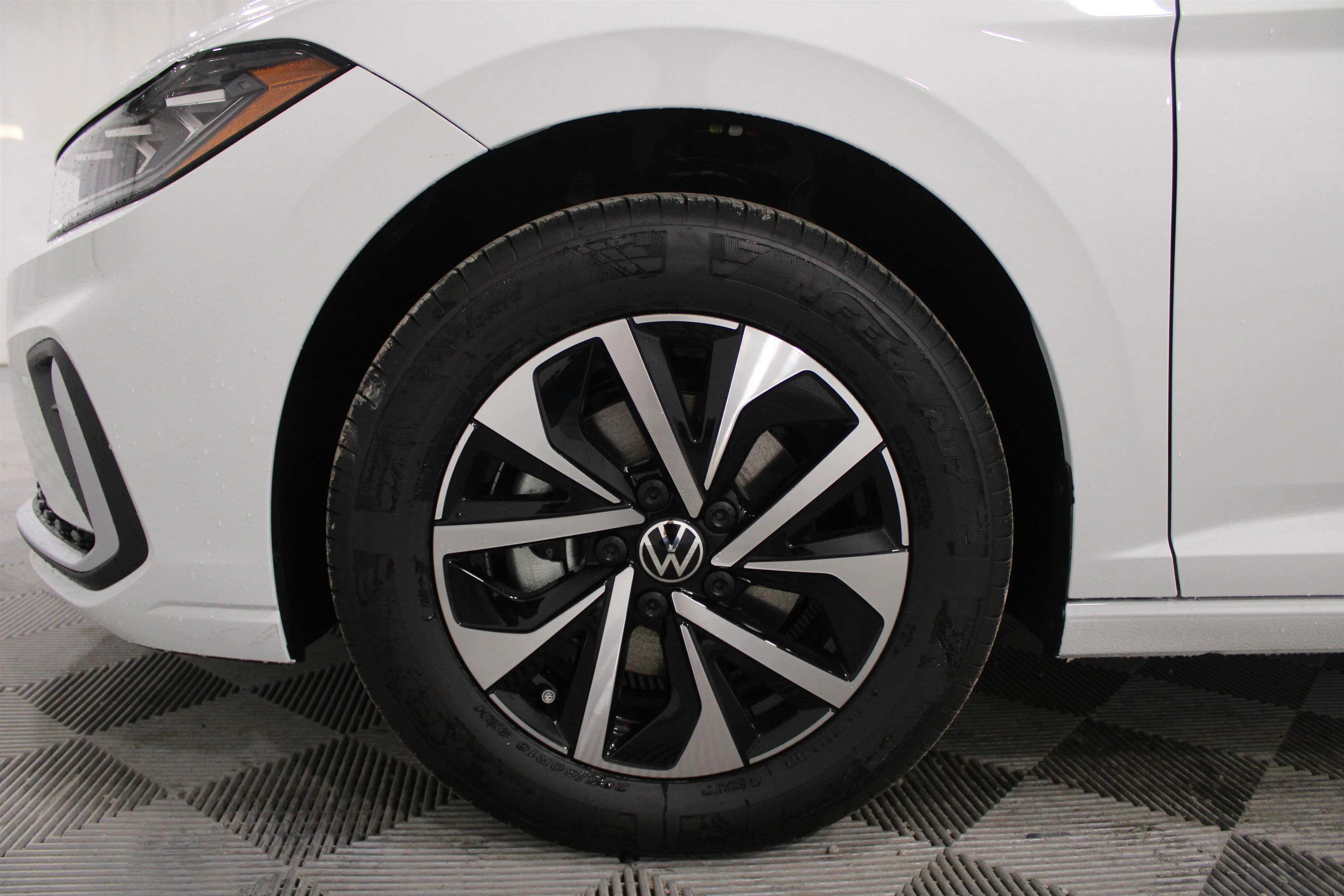 New 2026 Pure White Volkswagen S image 33