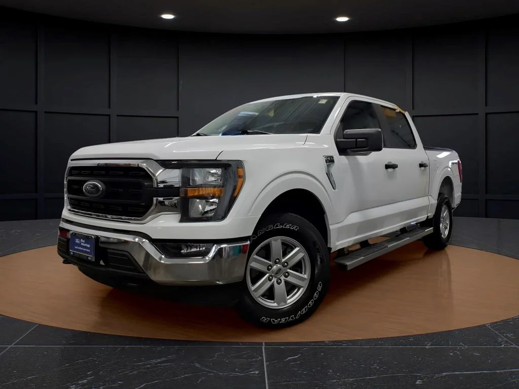 Certified Used 2023 Oxford White Ford XLT image 3